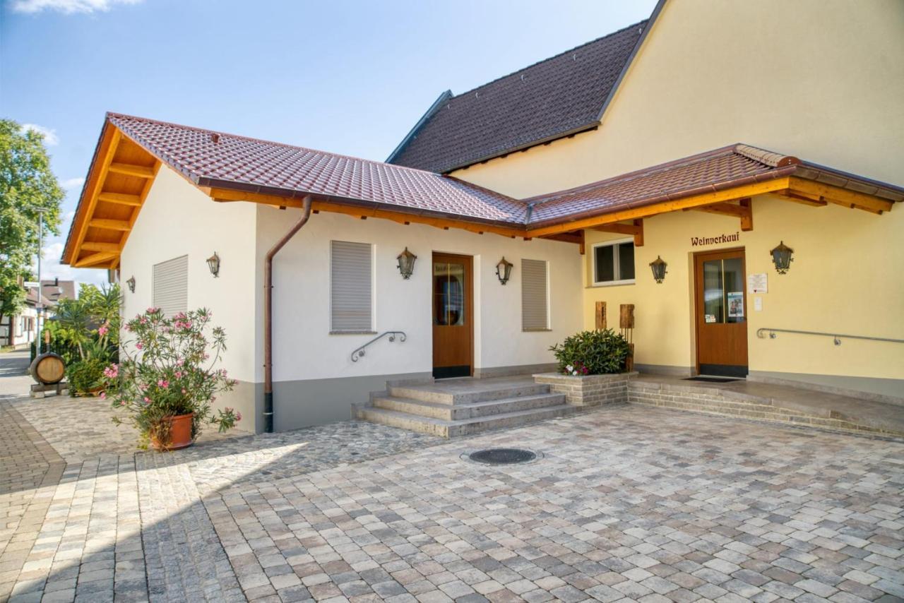 Gaestehaus Weingut Politschek Bad Friedrichshall Bagian luar foto