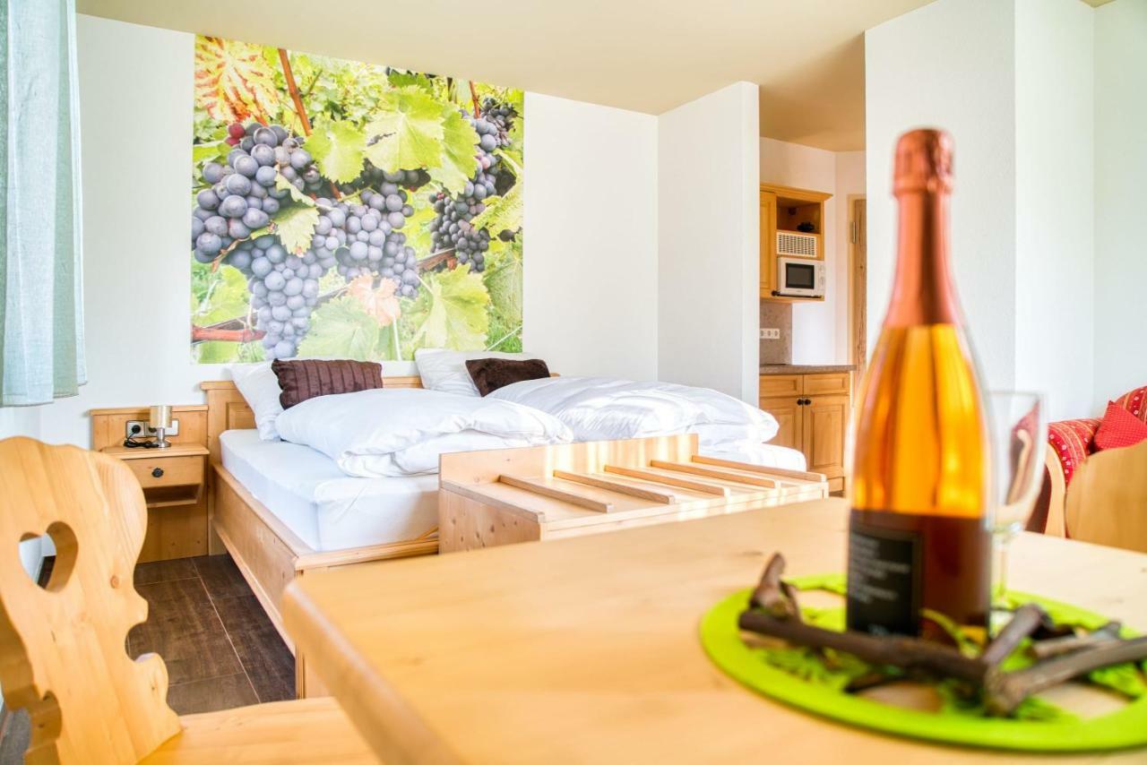 Gaestehaus Weingut Politschek Bad Friedrichshall Bagian luar foto